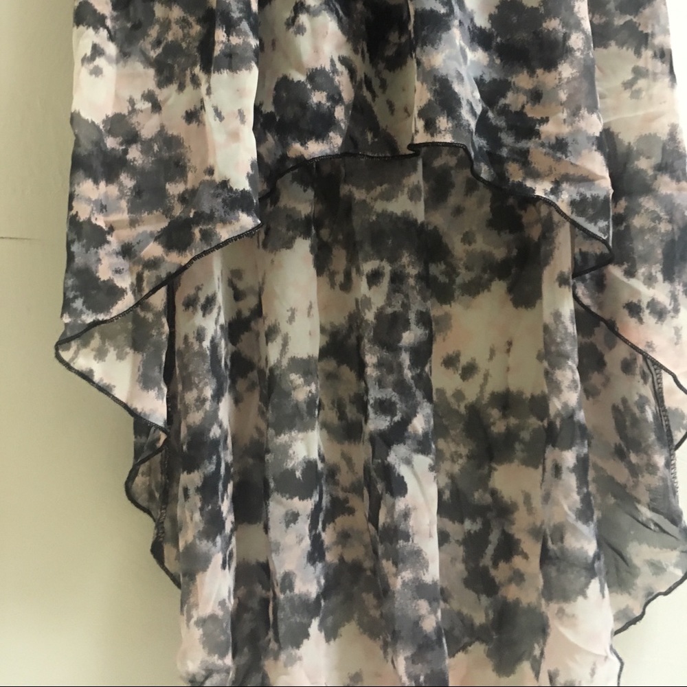 Asymmetrical dress long in the back. NWT small - Picture 3 of 6